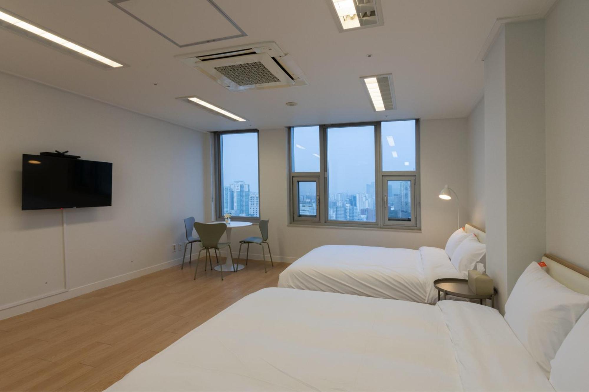 "Grand Opened" Maxtyle Guesthouse Dongdaemun Сеул Номер фото